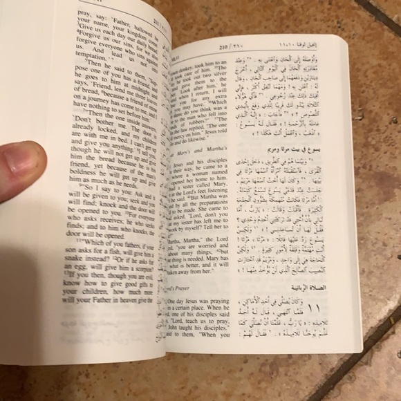 New International Bible translated into Arabic, Half Arabic/Half English - Picture 6 of 10